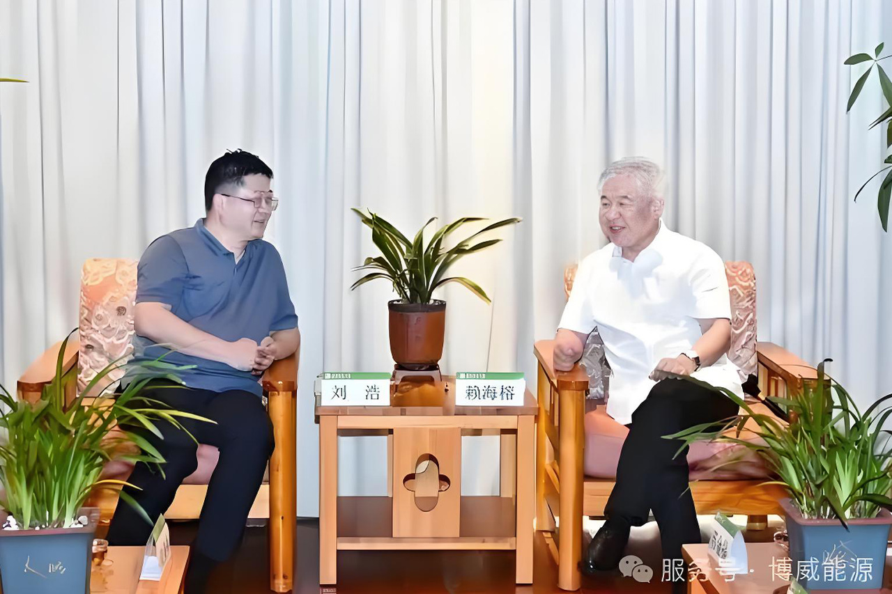 博威能源董事長(zhǎng)劉浩一行回母校參加2025年畢業(yè)典禮暨學(xué)位授予儀式